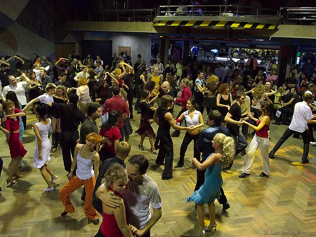 http://alex-ismagilov.com/photo/Dance/2006-12-10_Original/DSC_1035.jpg